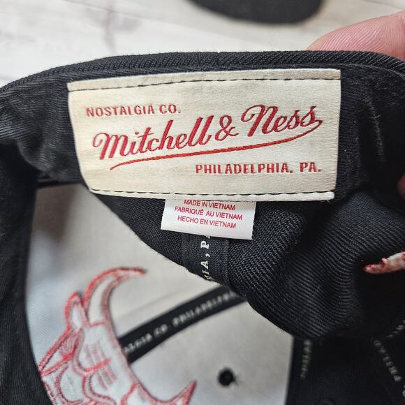 Mitchell & Ness Chicago Bulls Snapback Hat Cap Black & Red Bred Embroidered Bill - Picture 6 of 6